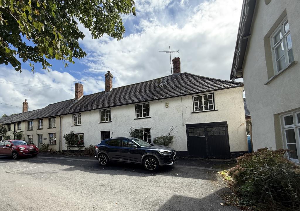 Lot: 181 - CHARACTER COTTAGE FOR UPDATING IN VILLAGE LOCATION - Front of the property onto The Square